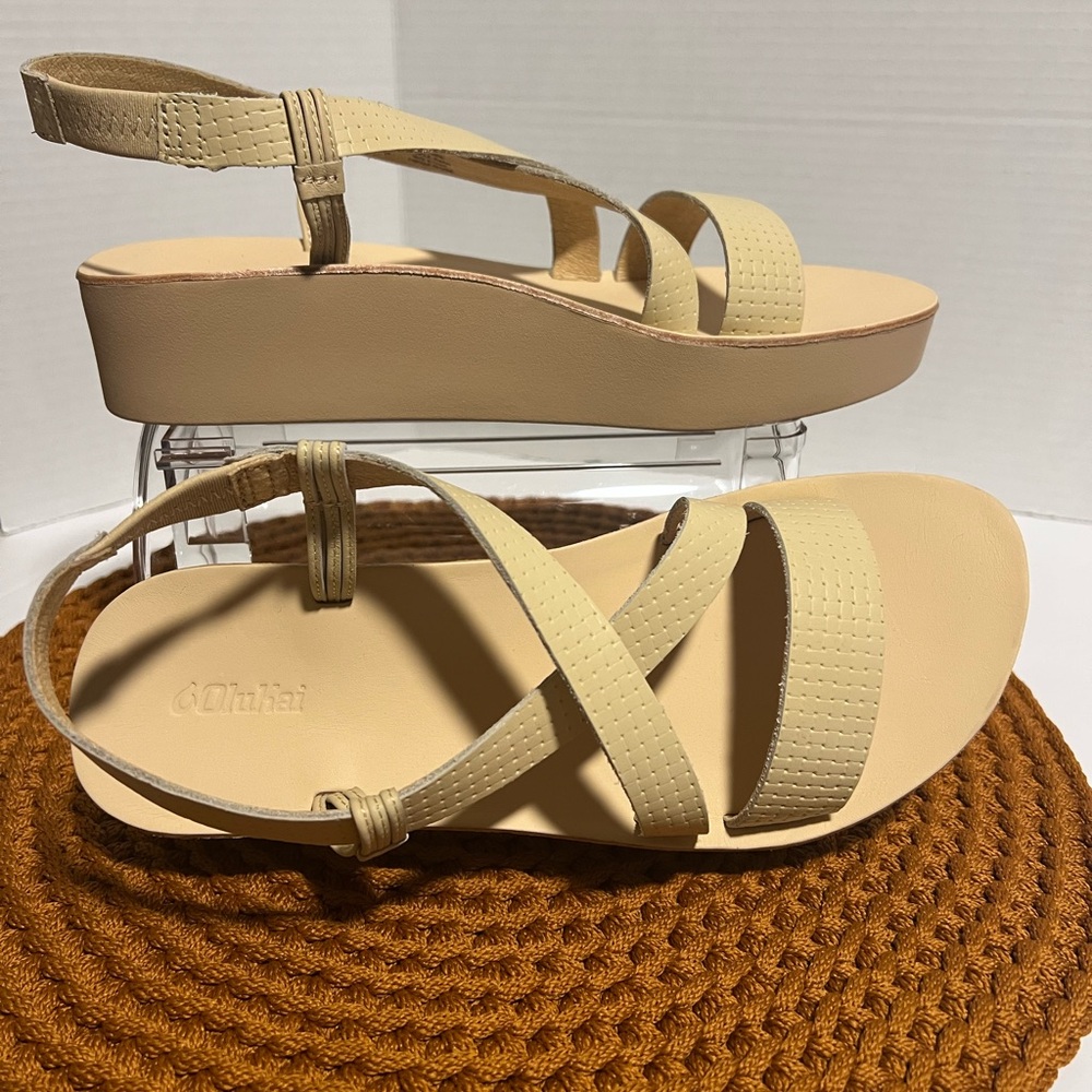 OluKai ‘Ōnohi Strappy
Women’s Strappy Leather Sandals - Picture 2 of 8